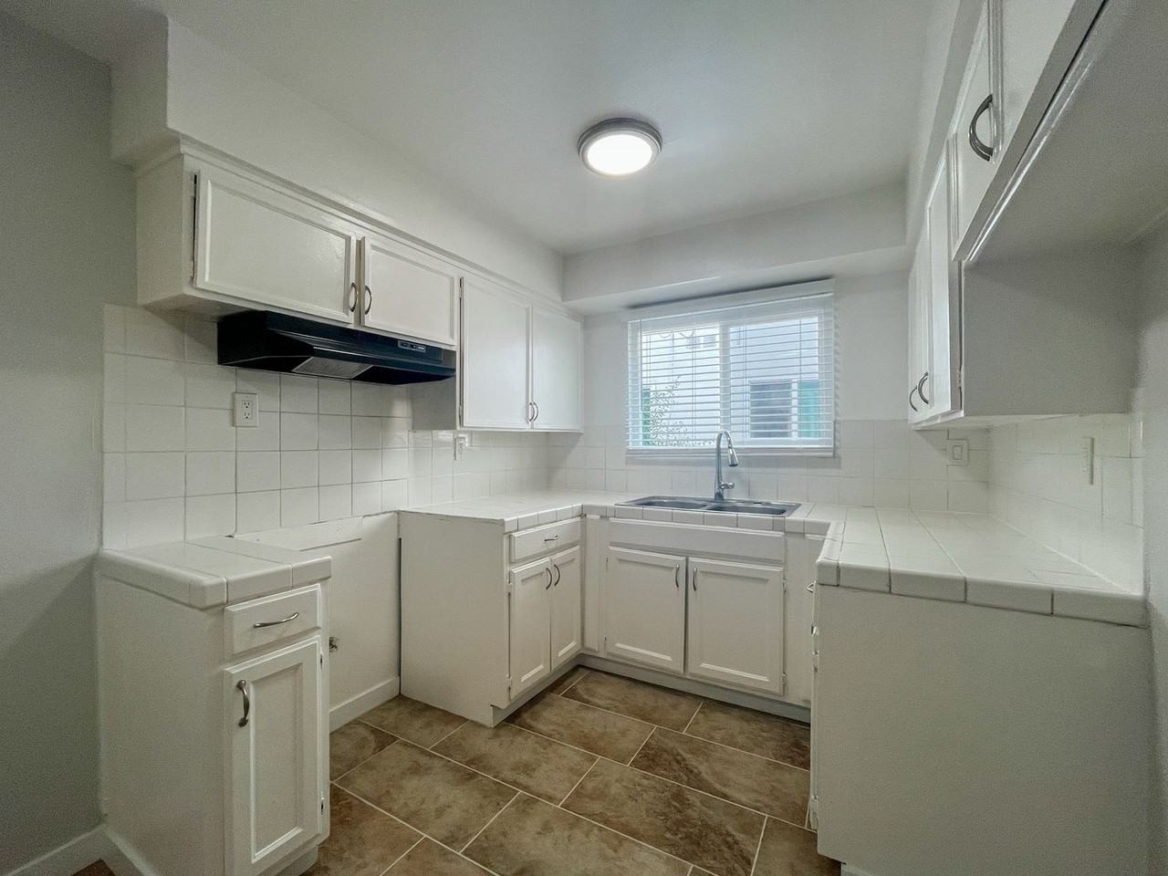 1549 W 224th St - Photo 7 of 50