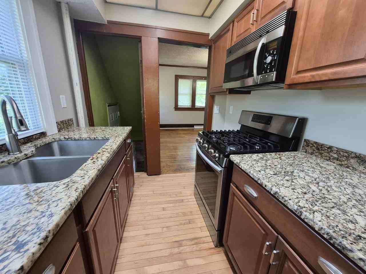1711 Washington Ave - Photo 2 of 16