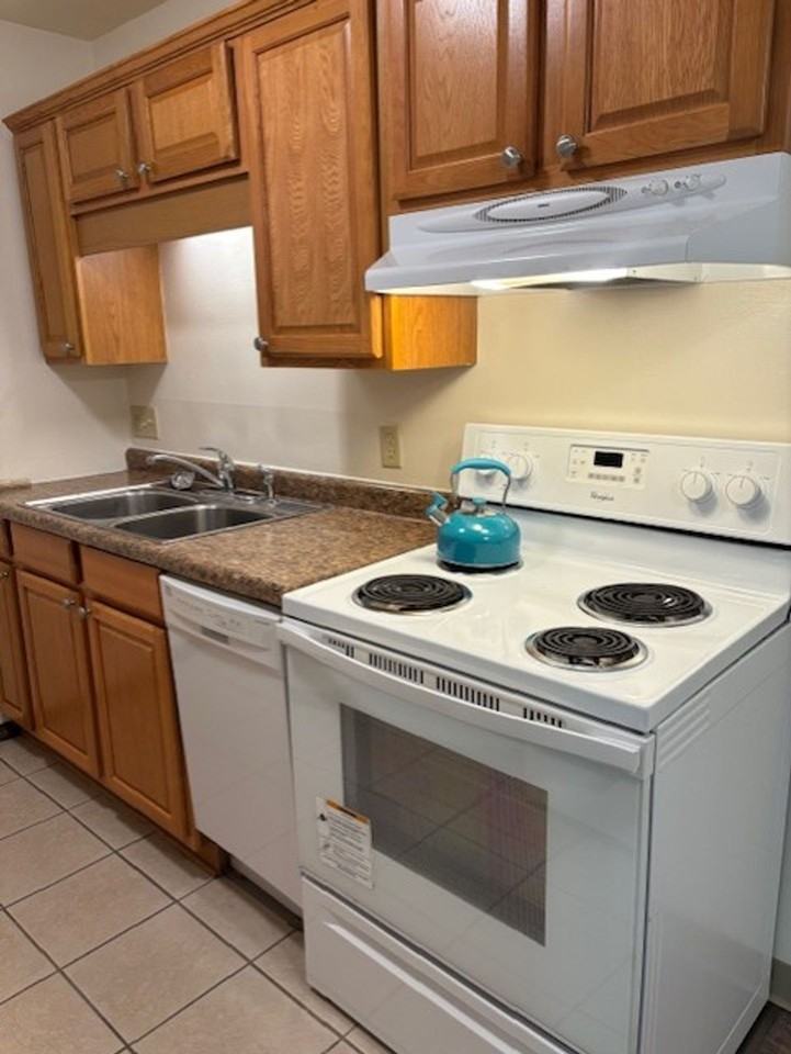 Bristol Oaks Apartments - Photo 4 of 10