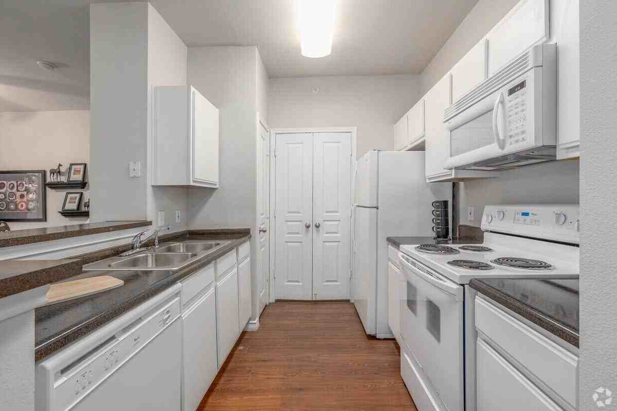 300 Labor St - Photo 4 of 30