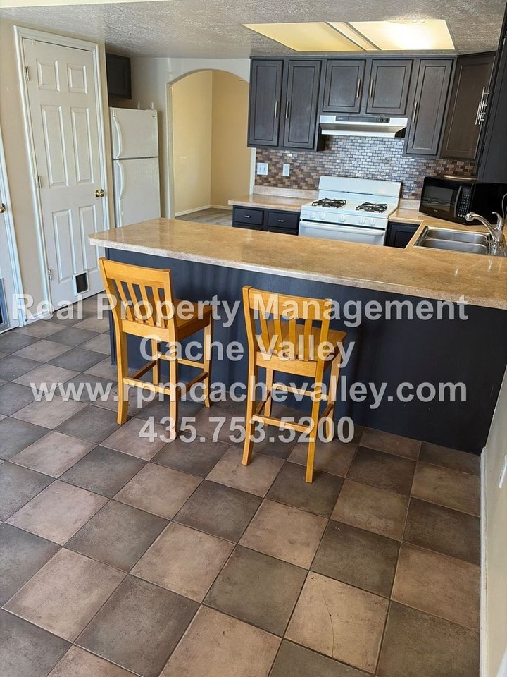 21 Somerset Pl - Photo 2 of 9