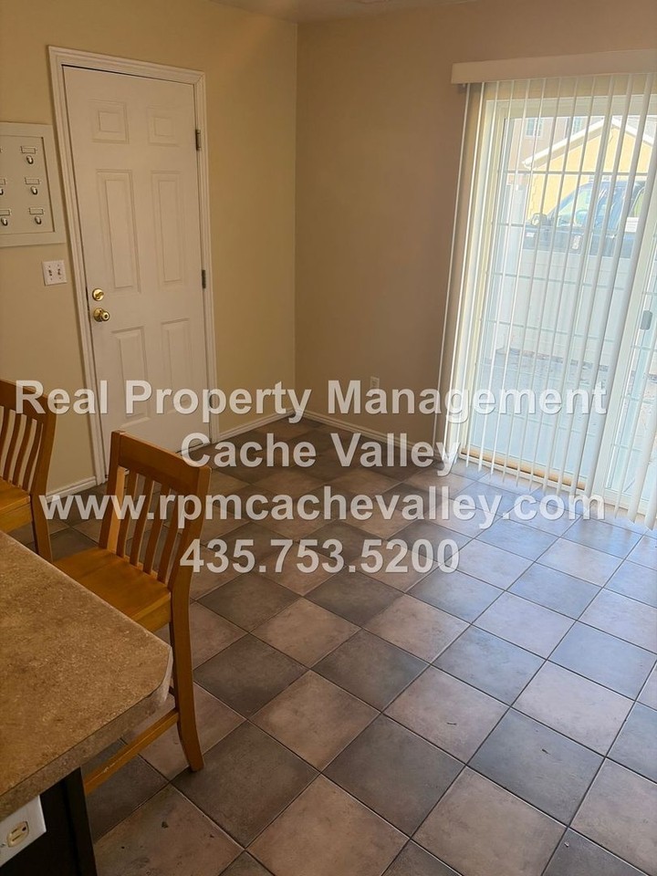 21 Somerset Pl - Photo 3 of 9