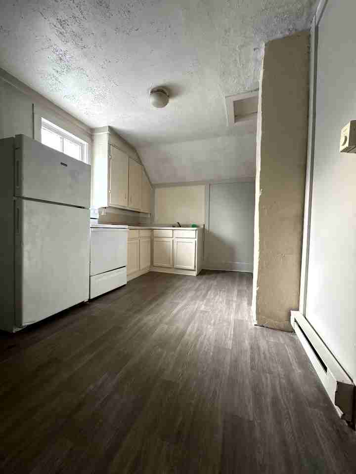 420 Middlebury St #2 - Photo 5 of 10