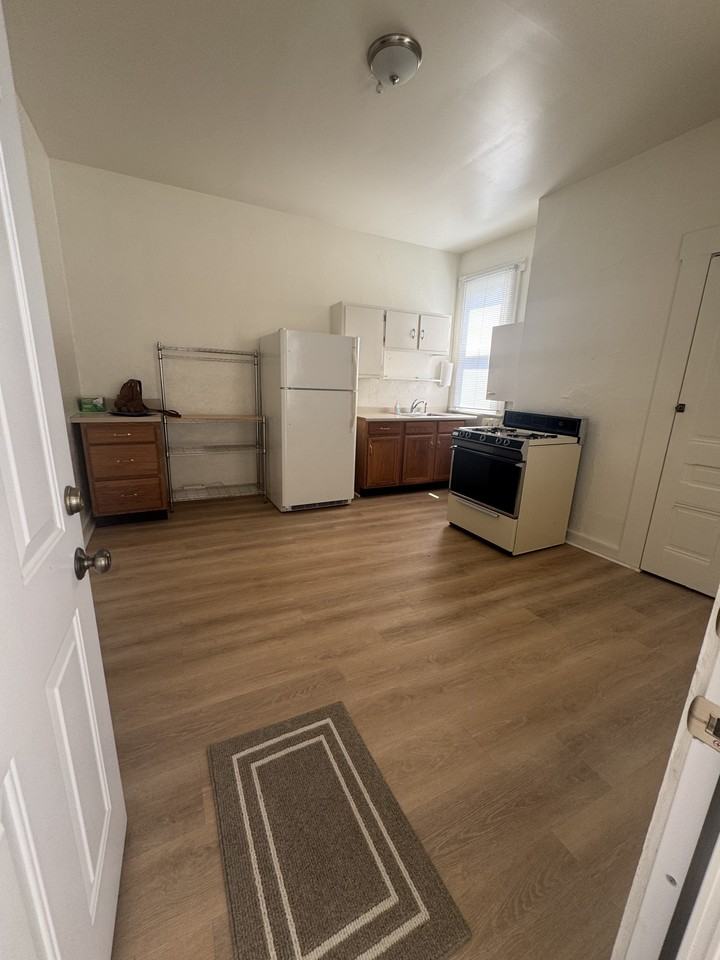 310 3rd St #1 - Photo 4 of 27