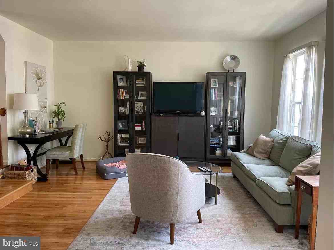 7817 Desiree St #1 - Photo 4 of 34