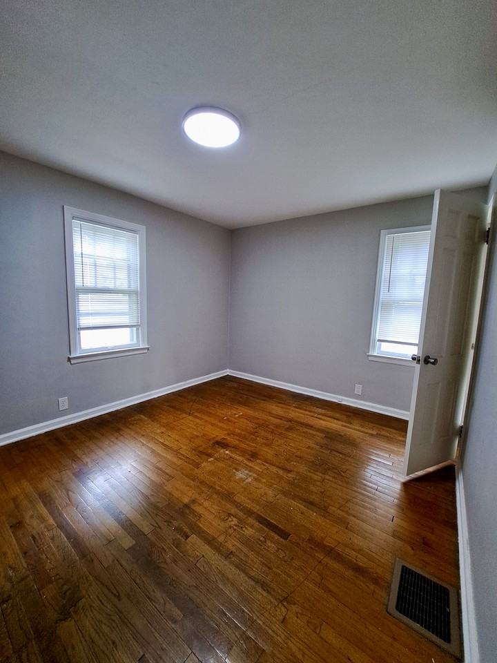 2354 Emerson Ave #1LOWER - Photo 2 of 8