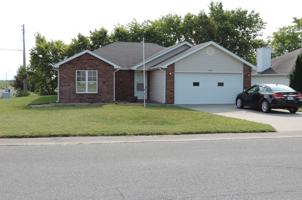 featured image of 1303 Fox Run Dr #1