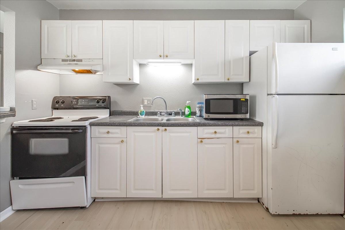 399 W Allen St #D - Photo 4 of 11