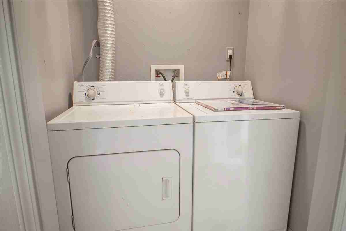 399 W Allen St #D - Photo 5 of 11