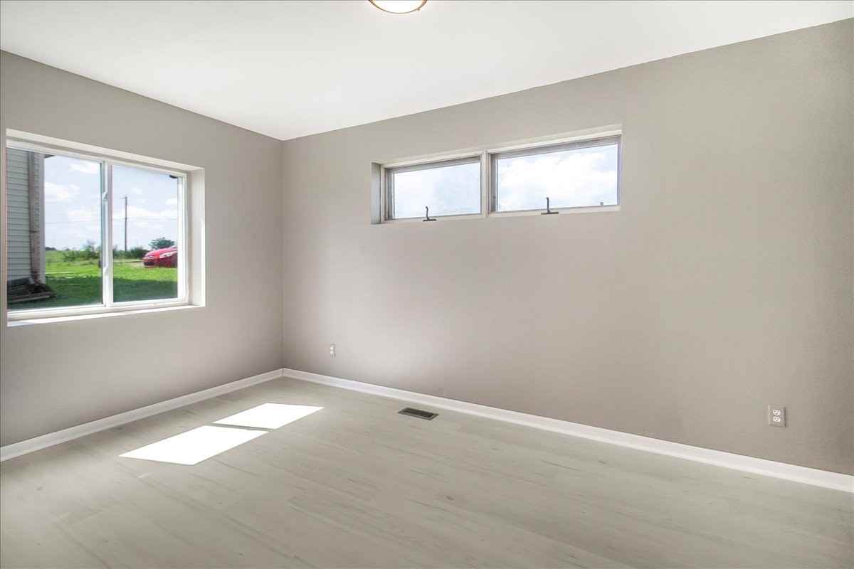 399 W Allen St #D - Photo 6 of 11