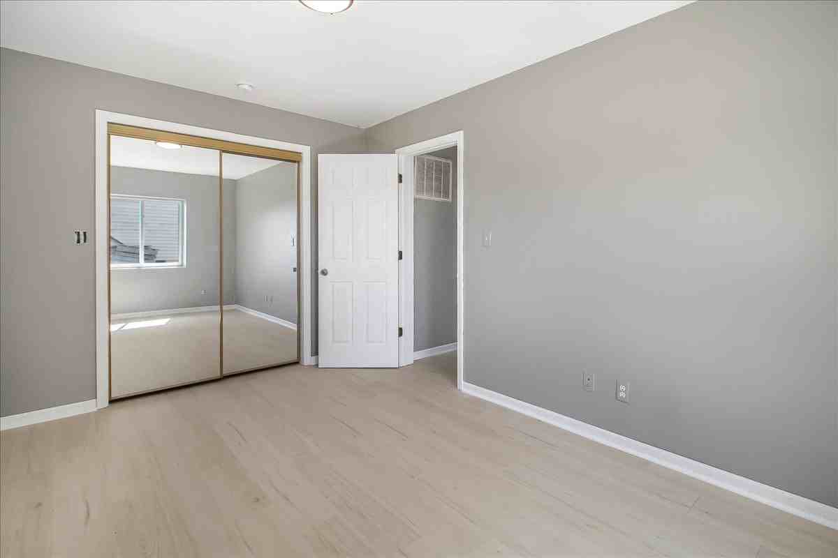 399 W Allen St #D - Photo 7 of 11