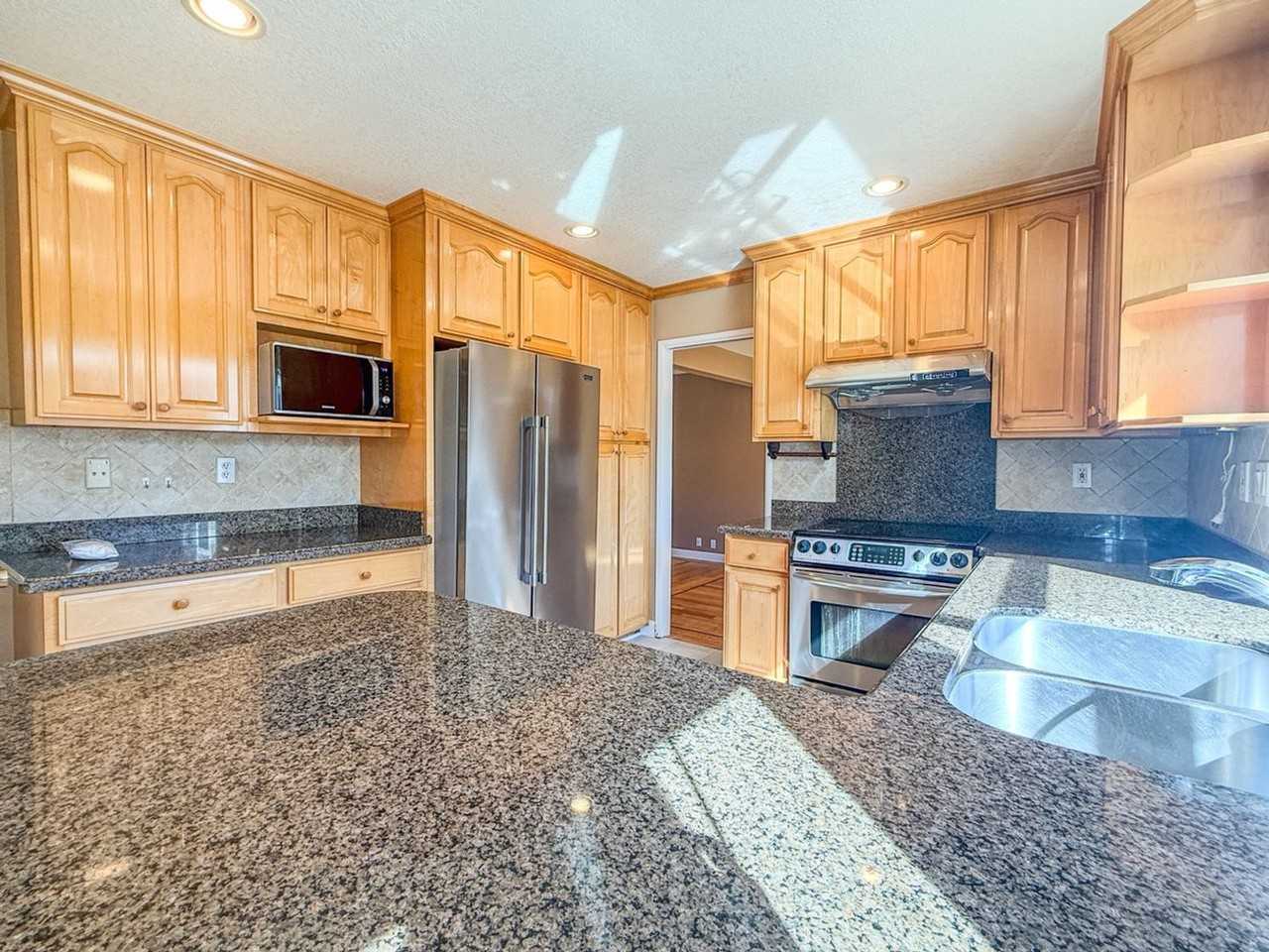 6556 Idlebrook Ct - Photo 2 of 16