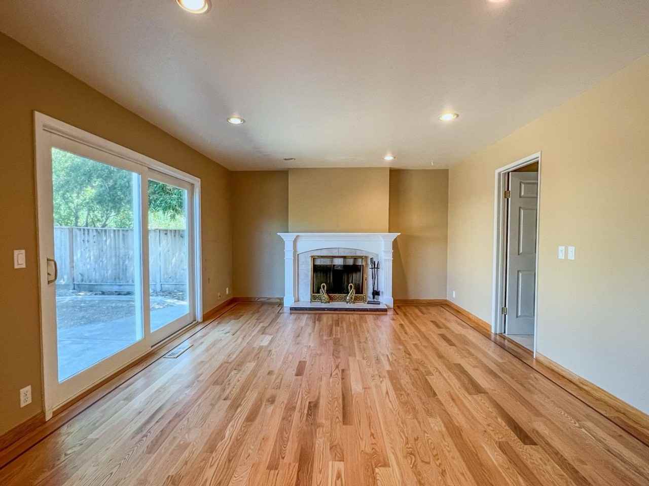 6556 Idlebrook Ct - Photo 4 of 16