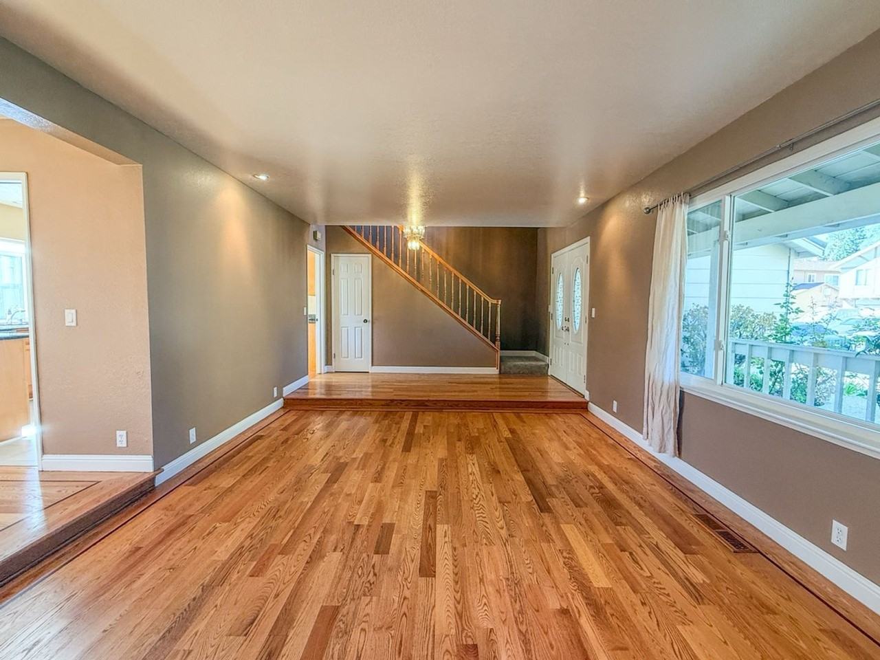 6556 Idlebrook Ct - Photo 5 of 16