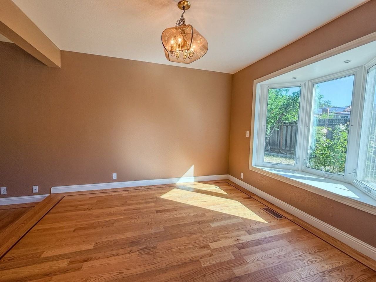 6556 Idlebrook Ct - Photo 7 of 16
