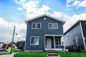 featured image of 417 W 4th St