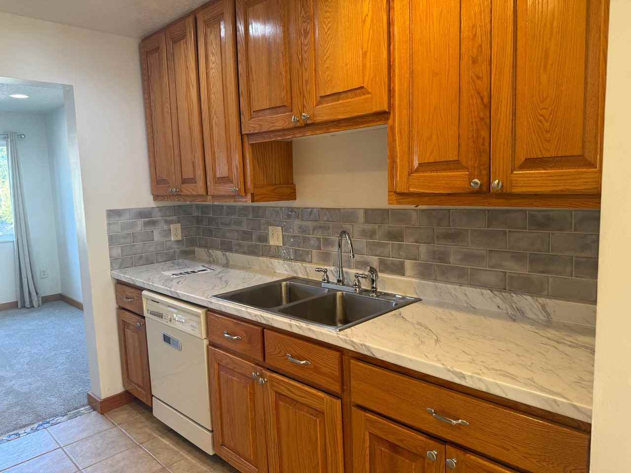 4326 Chatsworth St N - Photo 4 of 16