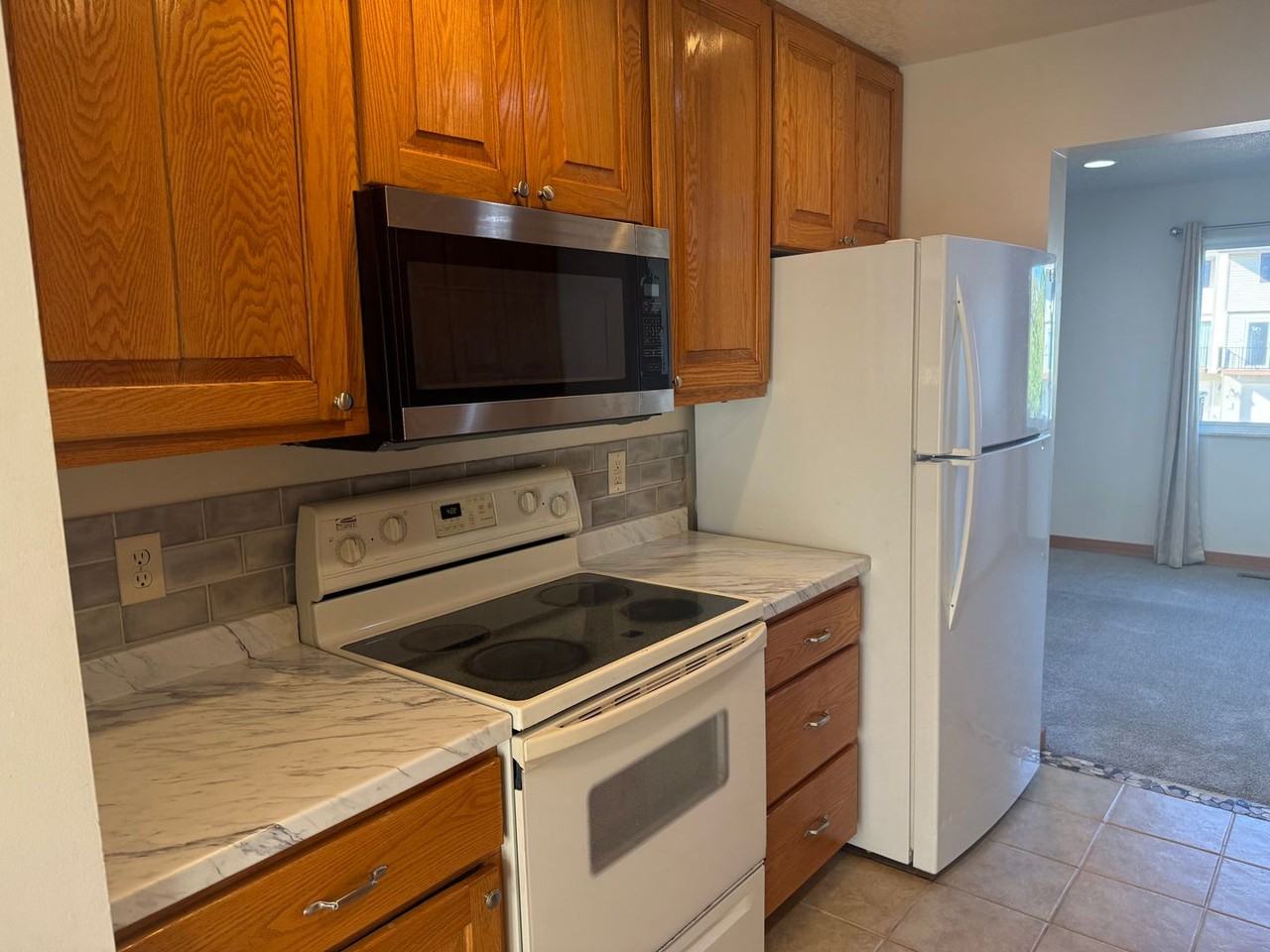 4326 Chatsworth St N - Photo 5 of 16