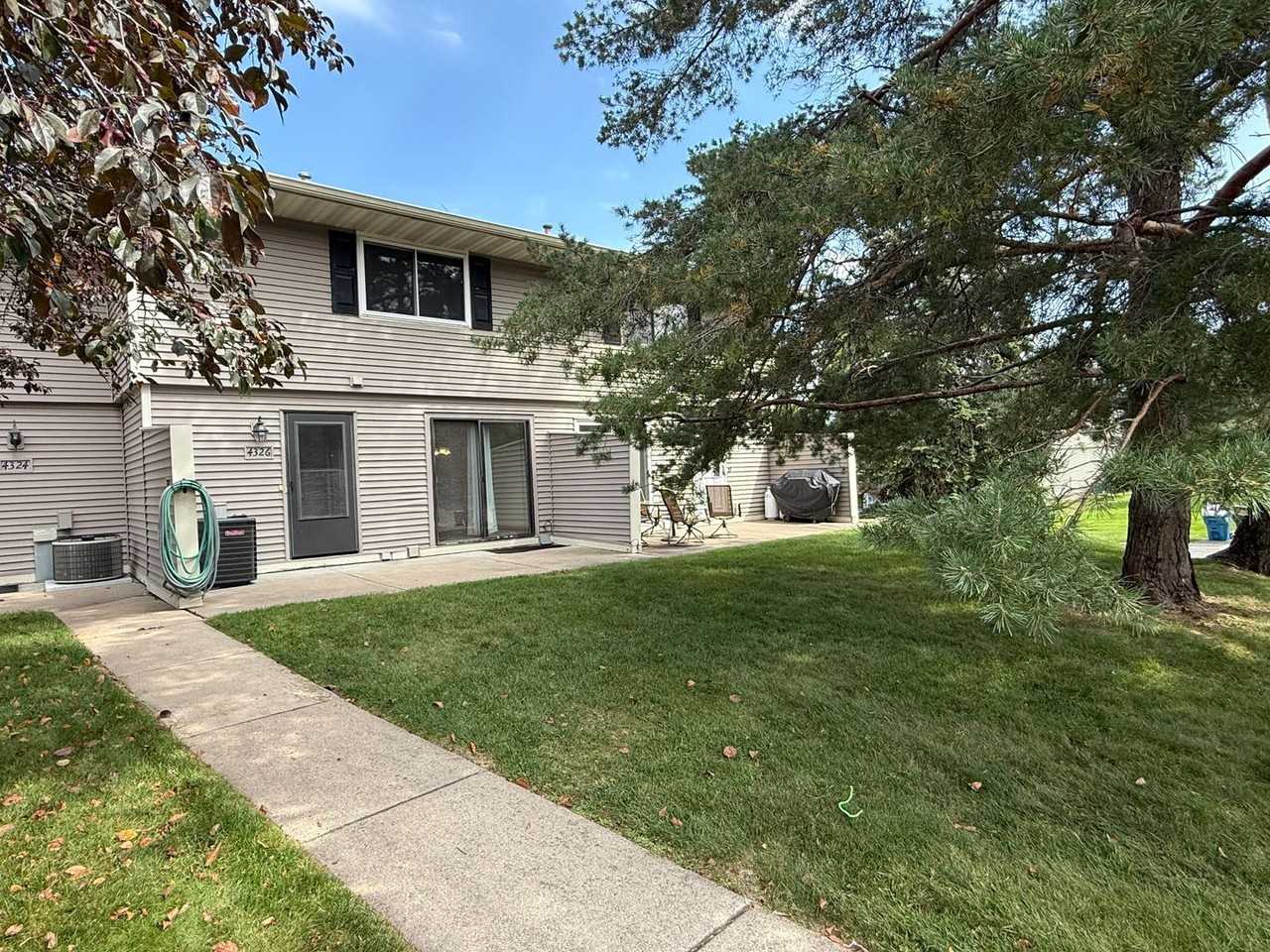4326 Chatsworth St N - Photo 2 of 16