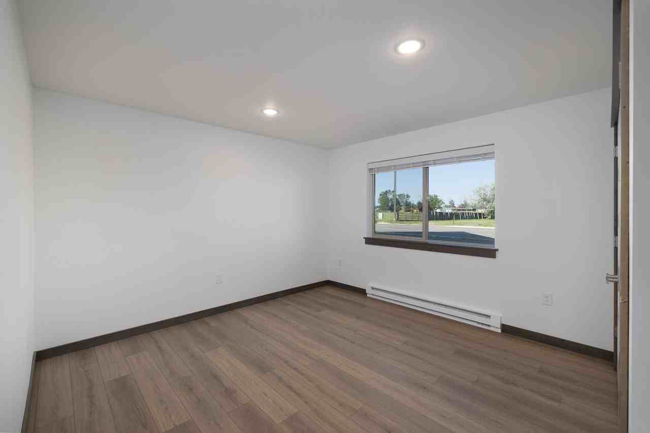 1910 Cruiser Lane - Photo 7 of 20