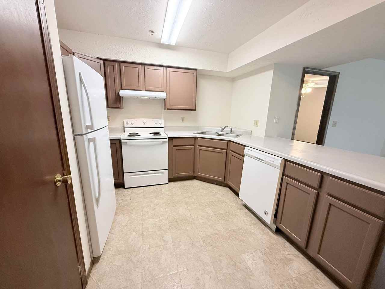 2001 S Morris Ave - Photo 2 of 10