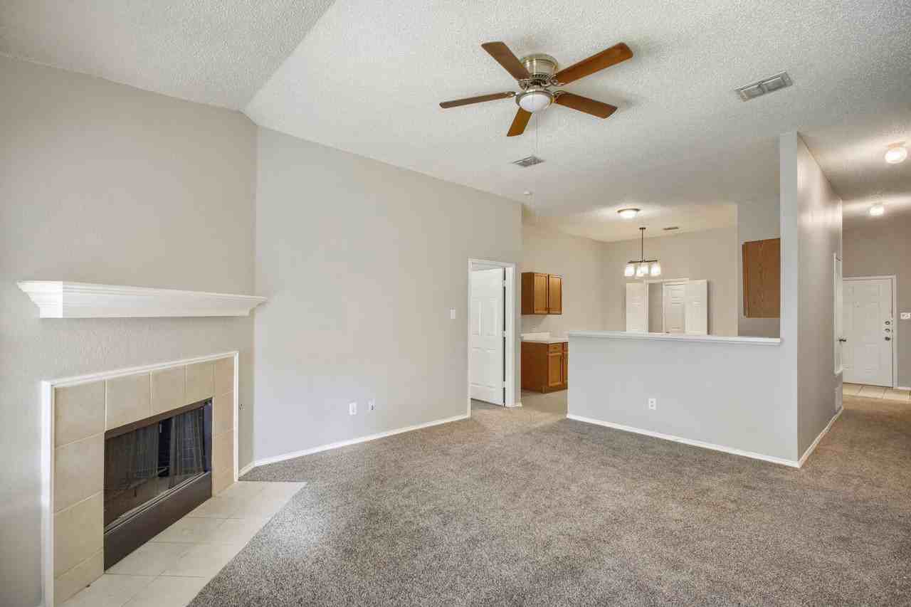 1107 Cumberland Dr - Photo 2 of 22