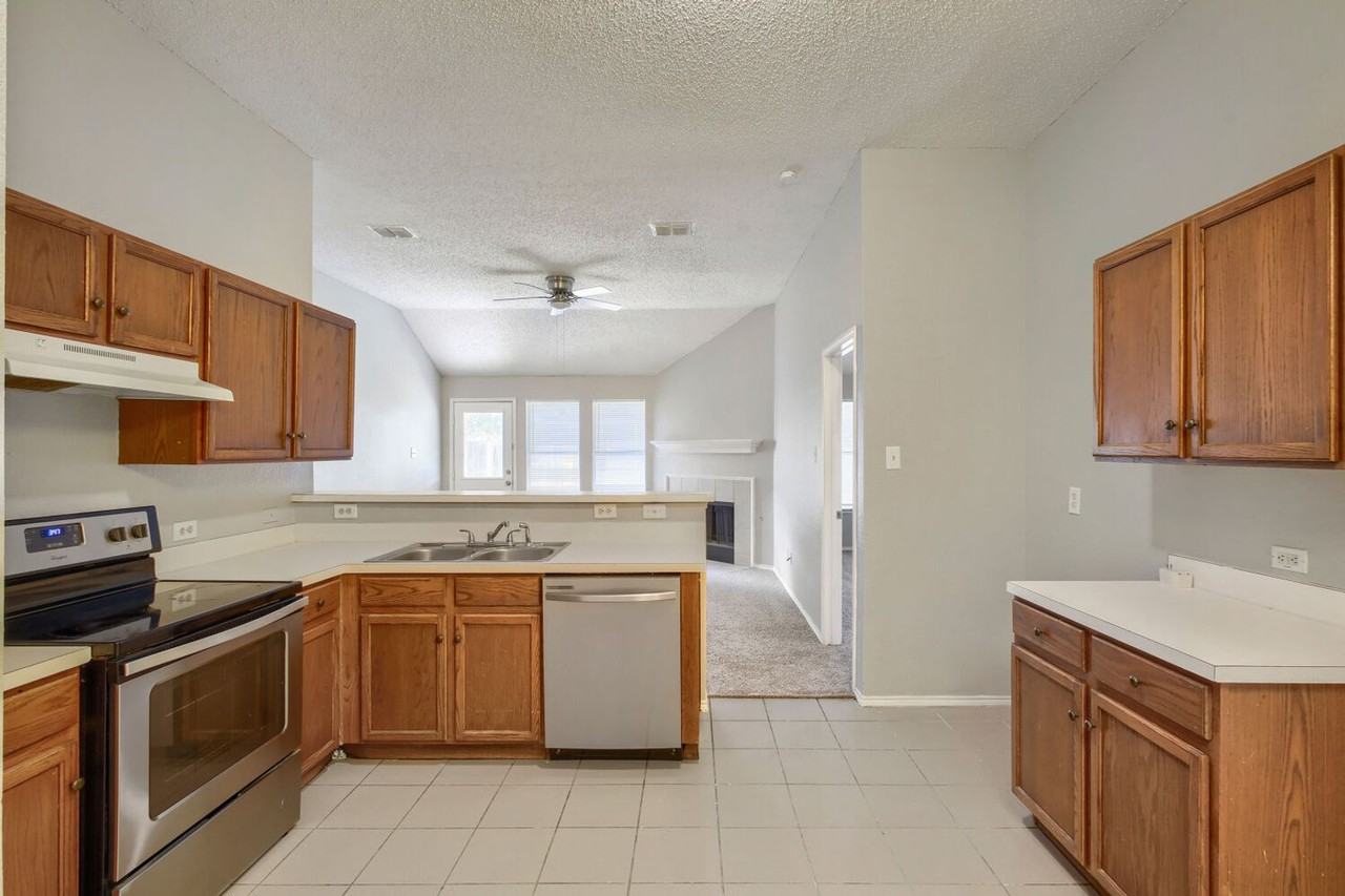 1107 Cumberland Dr - Photo 4 of 22