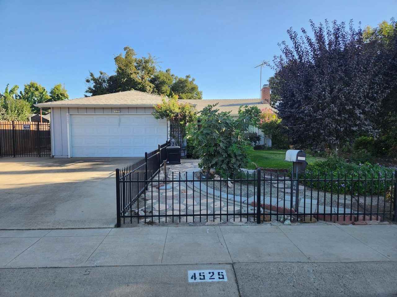 4525 W Paradise Ave