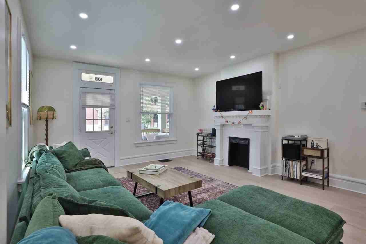 105 E Frambes Ave - Photo 4 of 16