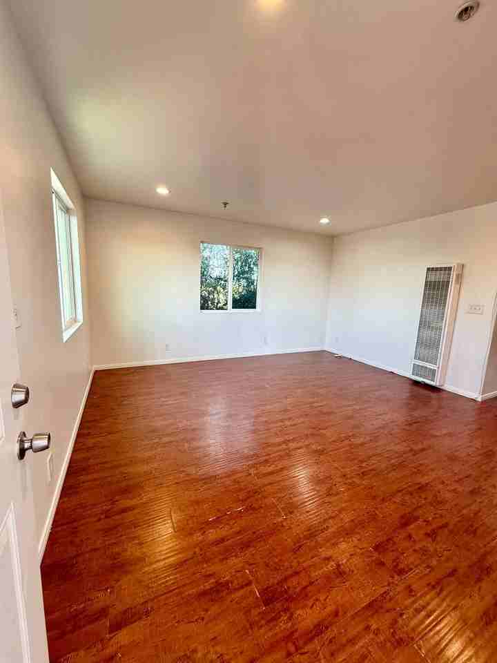 1122 W 93rd St - Photo 4 of 8