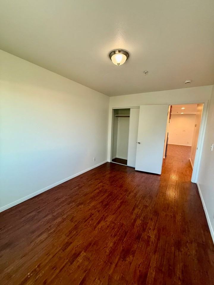 1122 W 93rd St - Photo 5 of 8