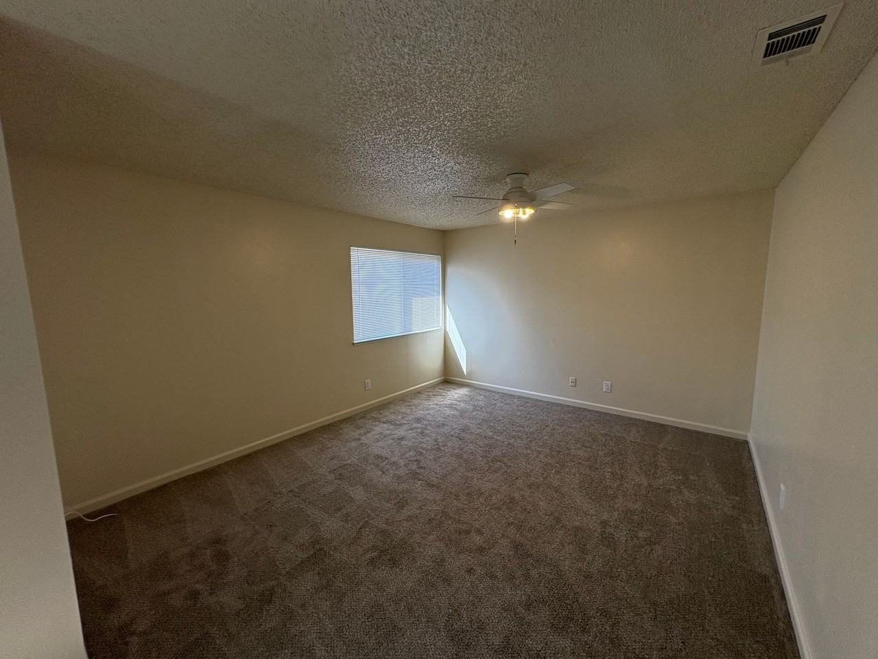 1967 Larchmont Cir - Photo 7 of 21
