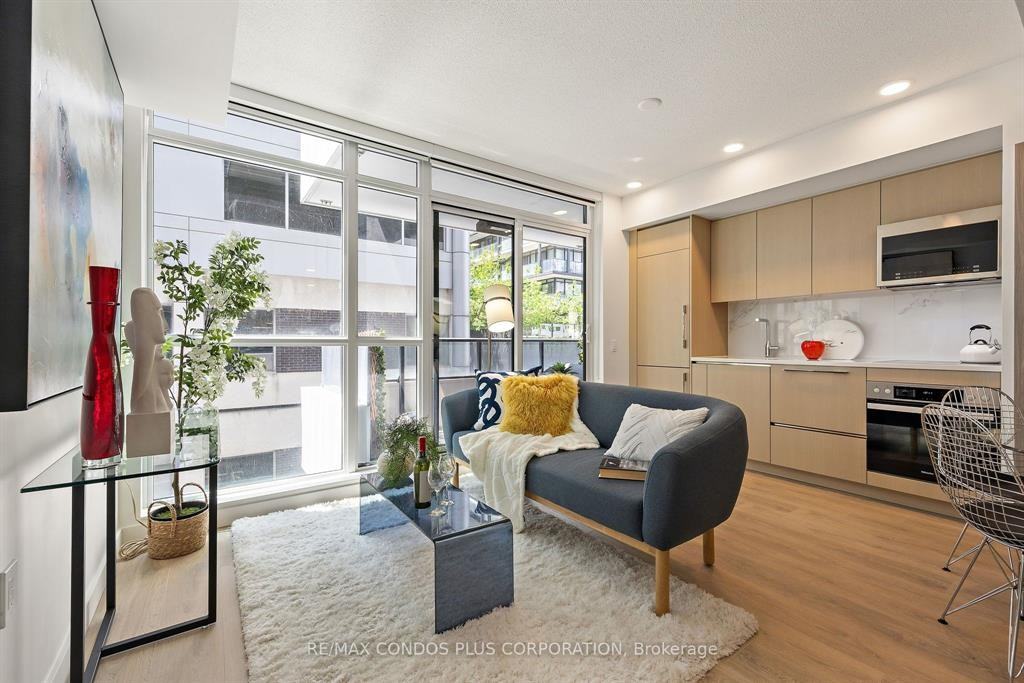 Adelaide St W & Widmer St #810 - Photo 2 of 9