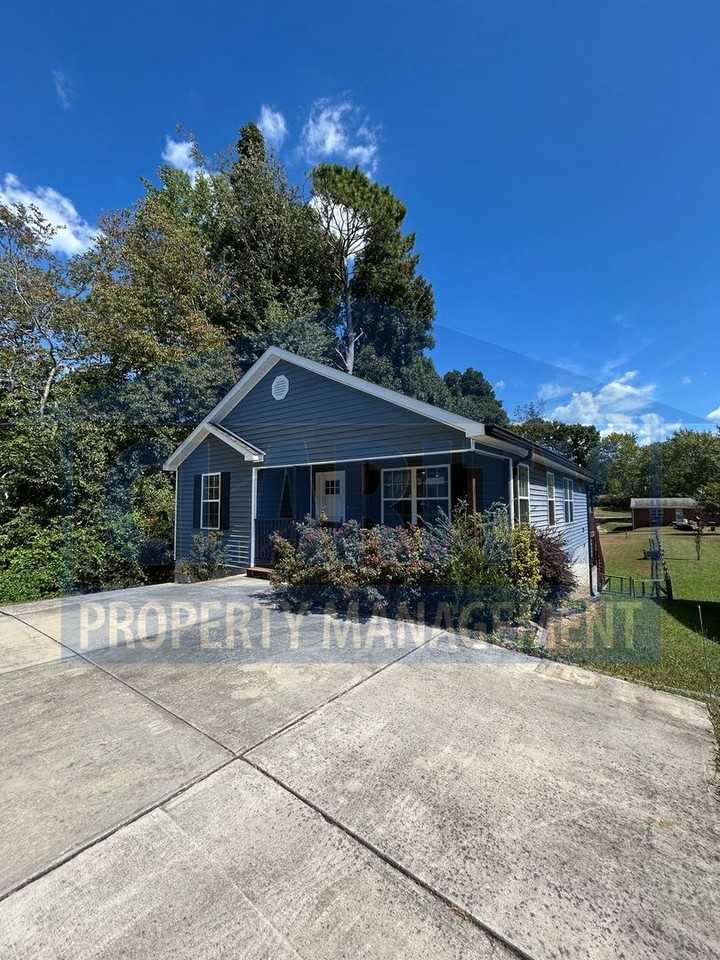 2707 Woodland Dr Se - Photo 2 of 28