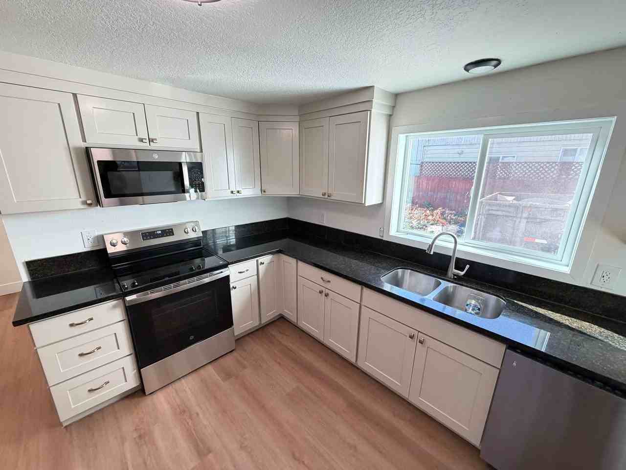 289 S 3rd St - Photo 5 of 33