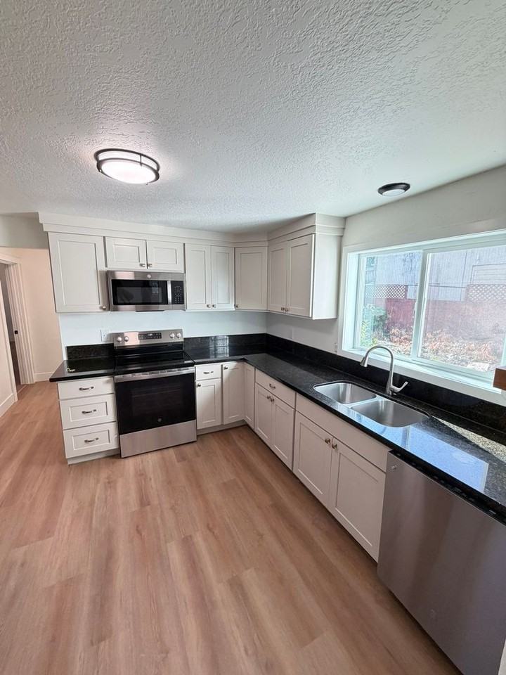 289 S 3rd St - Photo 6 of 33