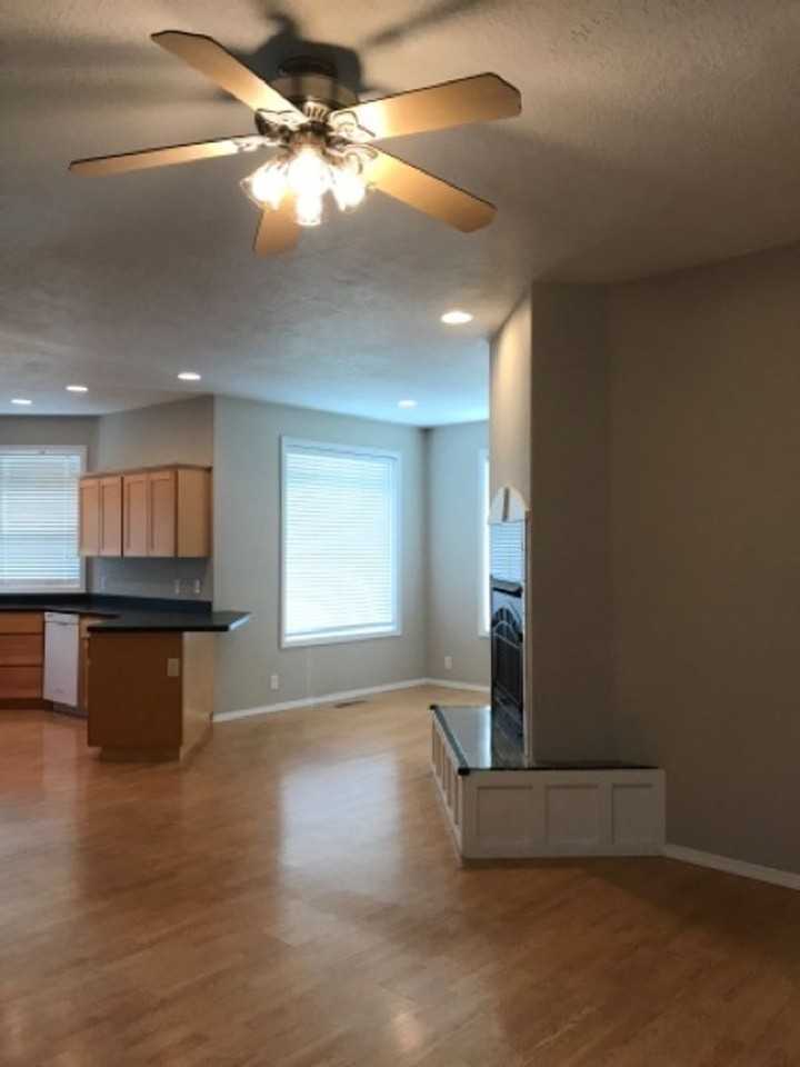 369 Scott Ct - Photo 6 of 15