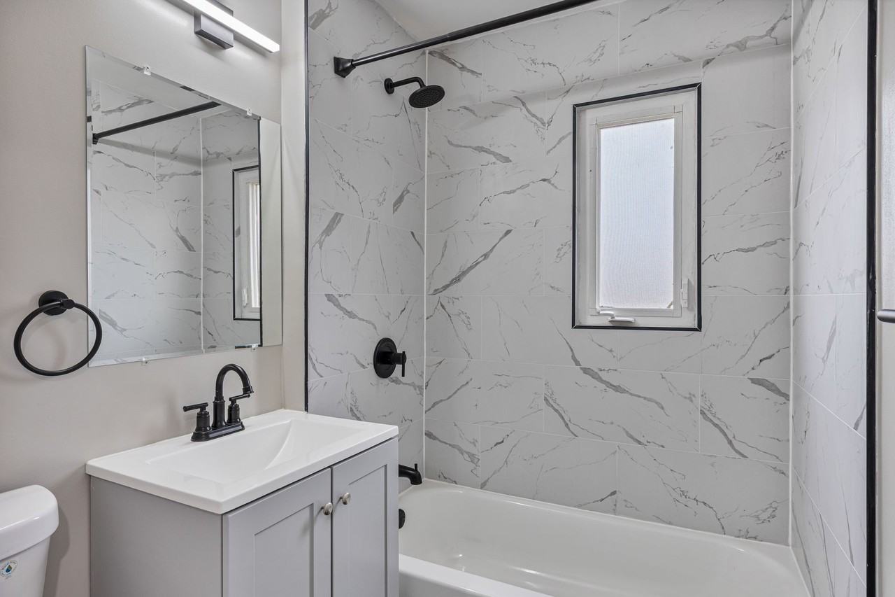 Grand Lee Apartments - Photo 7 of 18
