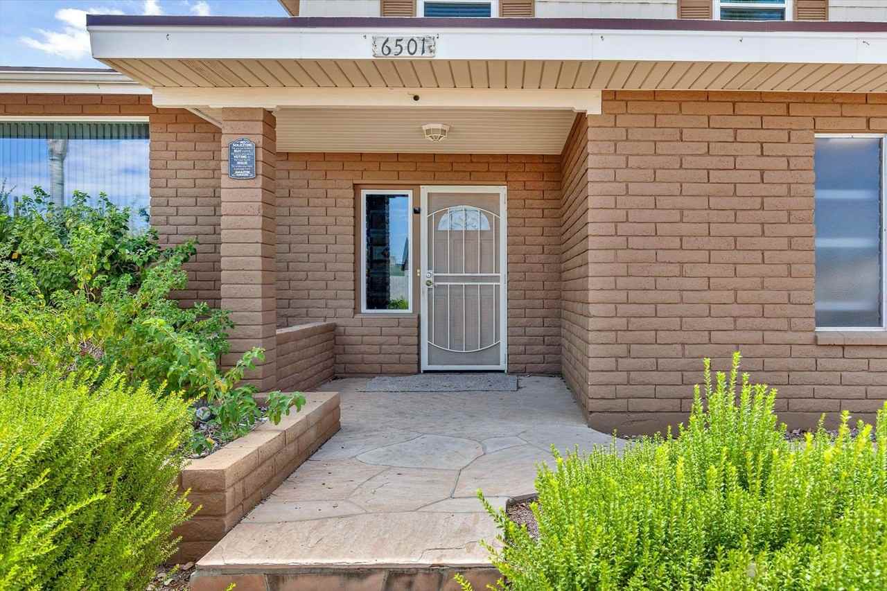 6501 E Heather Dr - Photo 4 of 50