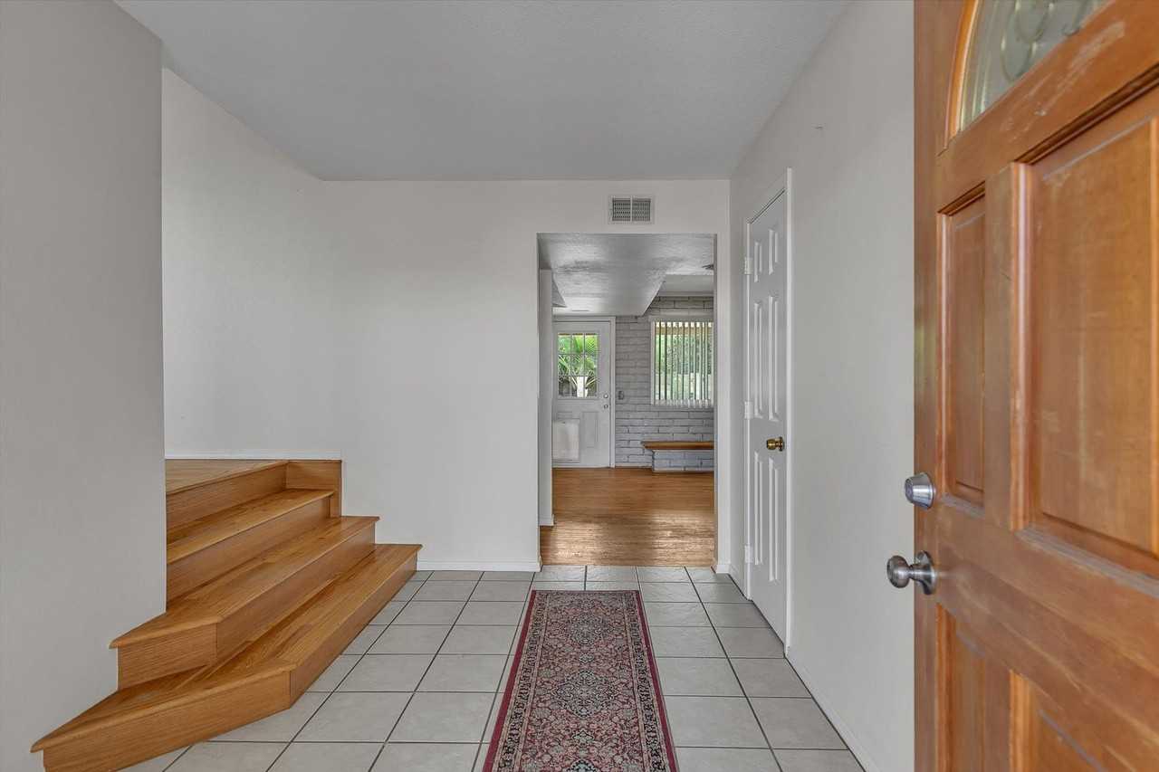 6501 E Heather Dr - Photo 5 of 50