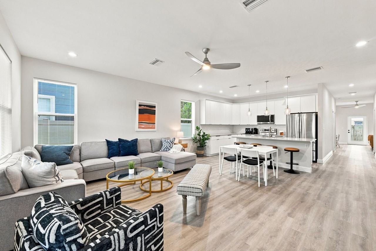 2144 43rd Ter N - Photo 5 of 40