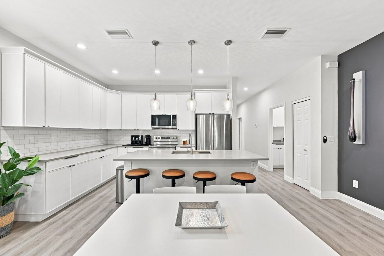 2144 43rd Ter N - Photo 7 of 40