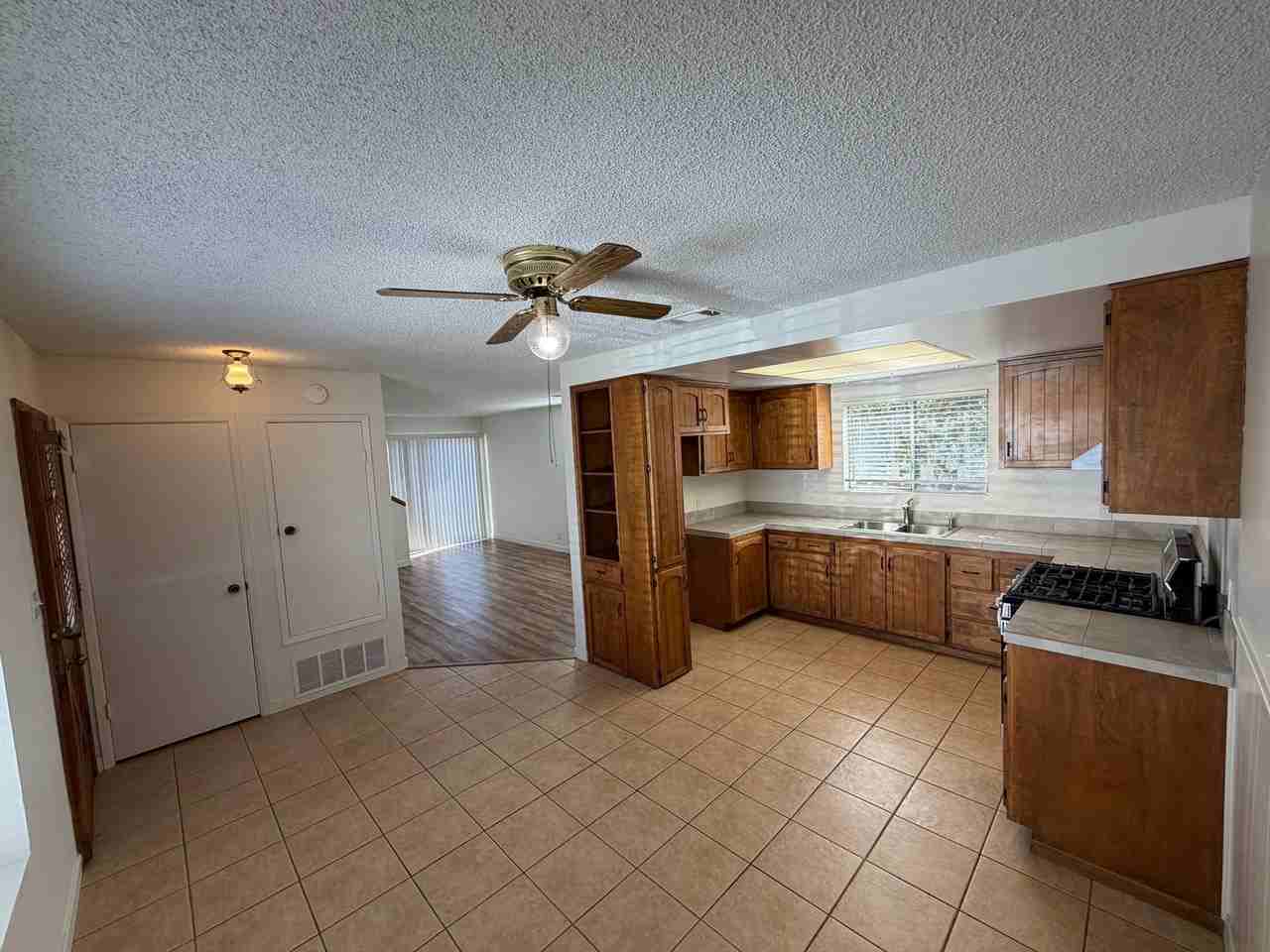 837B E Cook St - Photo 2 of 14