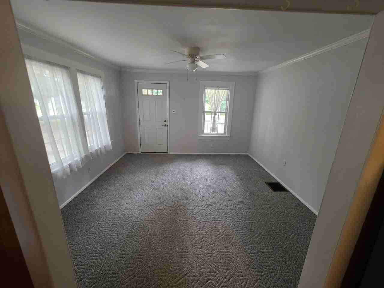343 Avalon St - Photo 4 of 10