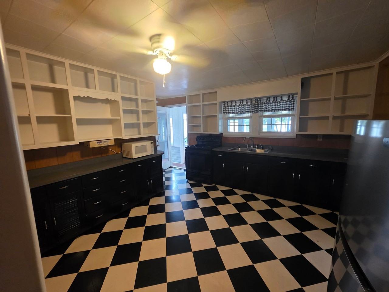 343 Avalon St - Photo 5 of 10