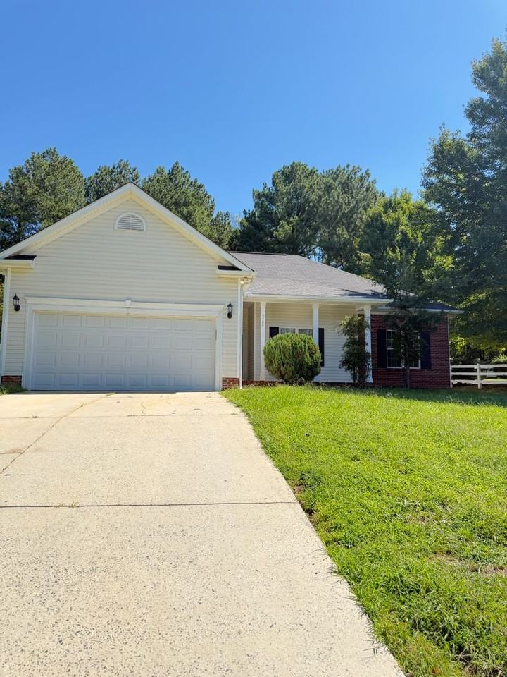 5704 Kemp Mundy Ln