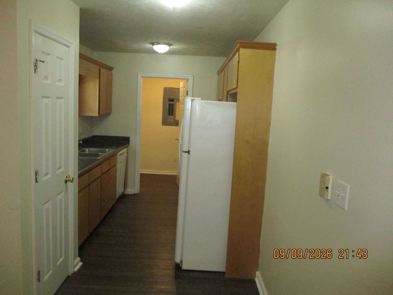 1106 Hobson St - Photo 6 of 12