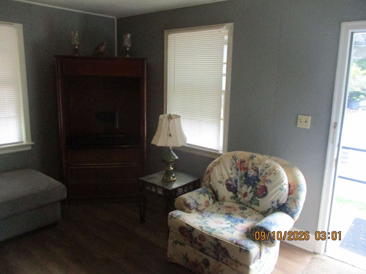 903 W Tift Ave Apt B - Photo 2 of 10