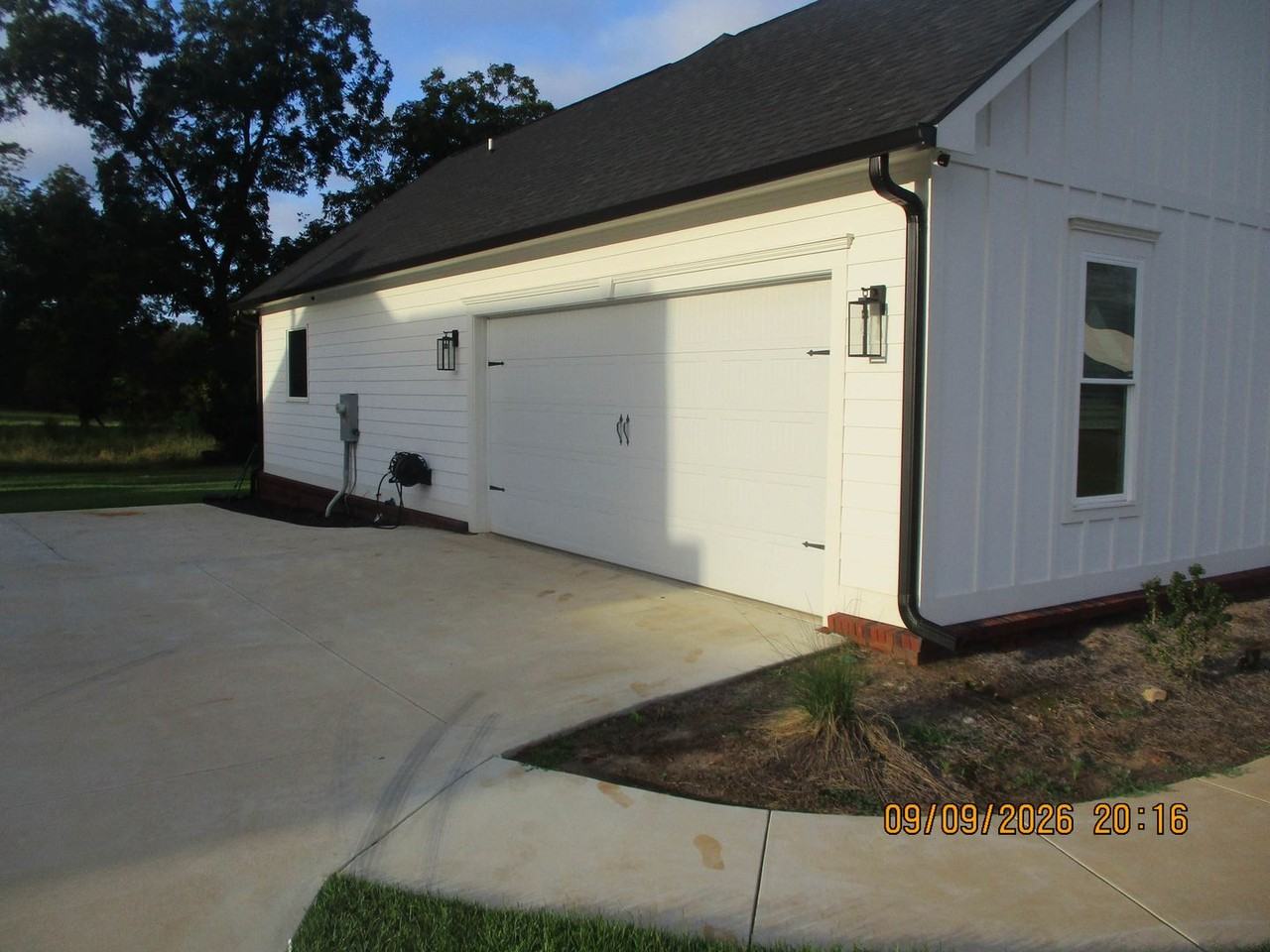 172 Belmont Dr - Photo 2 of 14