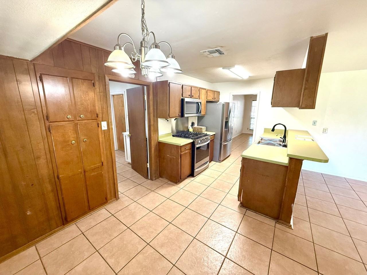 4922 Lambeth Dr - Photo 6 of 27